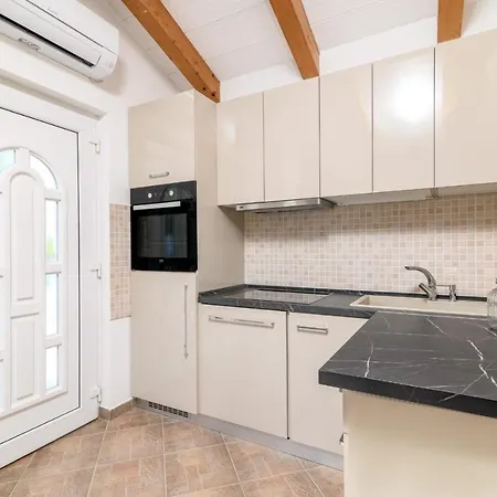 Apartment In With Terrace, Air Conditioning, W-lan, Washing Machine 5158-1